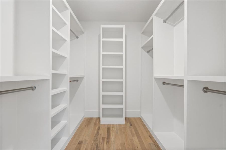 Spacious, unfurnished interior of a new home in , Brookhaven (Image 22).