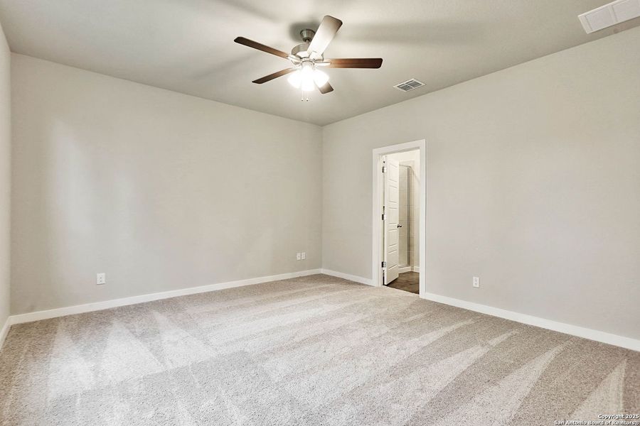 Spacious, unfurnished interior of a new home in Fairway Crossing 40s, San Antonio (Image 20). Spacious, unfurnished interior of a new home in Fairway Crossing 40s, San Antonio (Image 20).