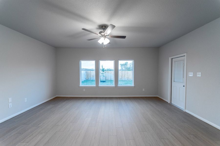 Spacious, unfurnished interior of a new home in Hennersby Hollow, San Antonio (Image 11). Spacious, unfurnished interior of a new home in Hennersby Hollow, San Antonio (Image 11).