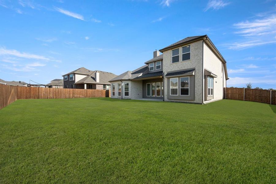 Exterior details and patio area of a home in Hayes Crossing - Phase 2, Midlothian (Image 3).