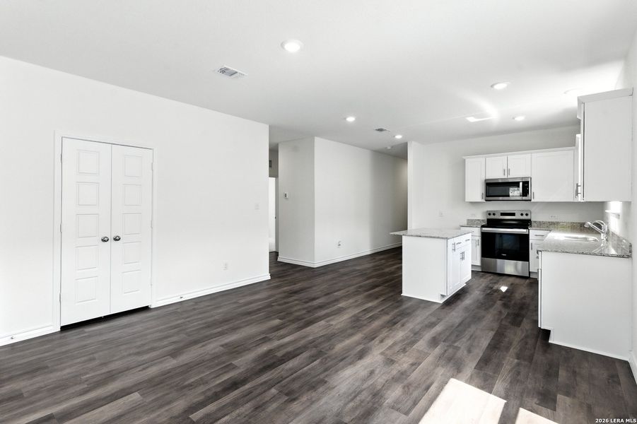 Spacious, unfurnished interior of a new home in Horizon Ridge, San Antonio (Image 15). Spacious, unfurnished interior of a new home in Horizon Ridge, San Antonio (Image 15).
