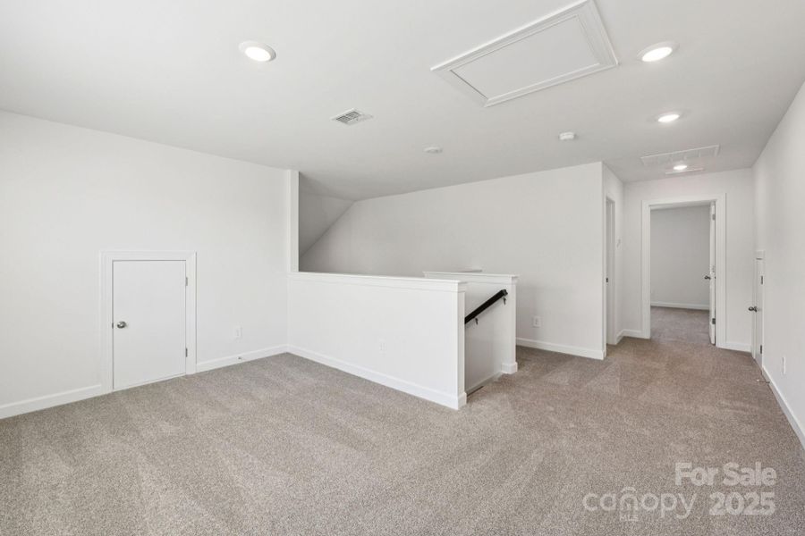 Spacious, unfurnished interior of a new home in Brighton Springs, York (Image 26).