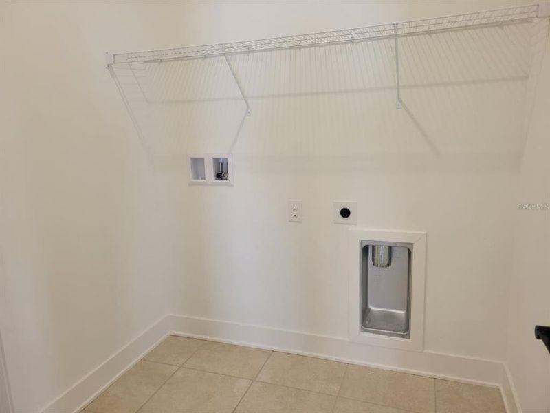 Spacious, unfurnished interior of a new home in Arbor Park, Leesburg (Image 17).