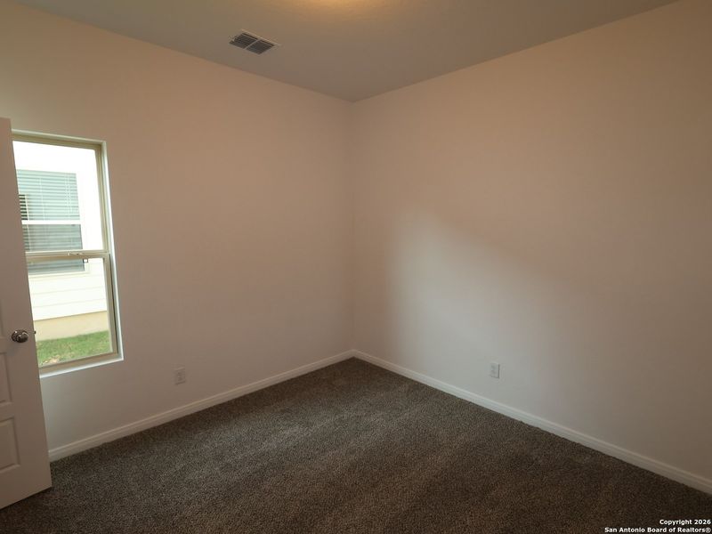 Spacious, unfurnished interior of a new home in Park Place, New Braunfels (Image 10).