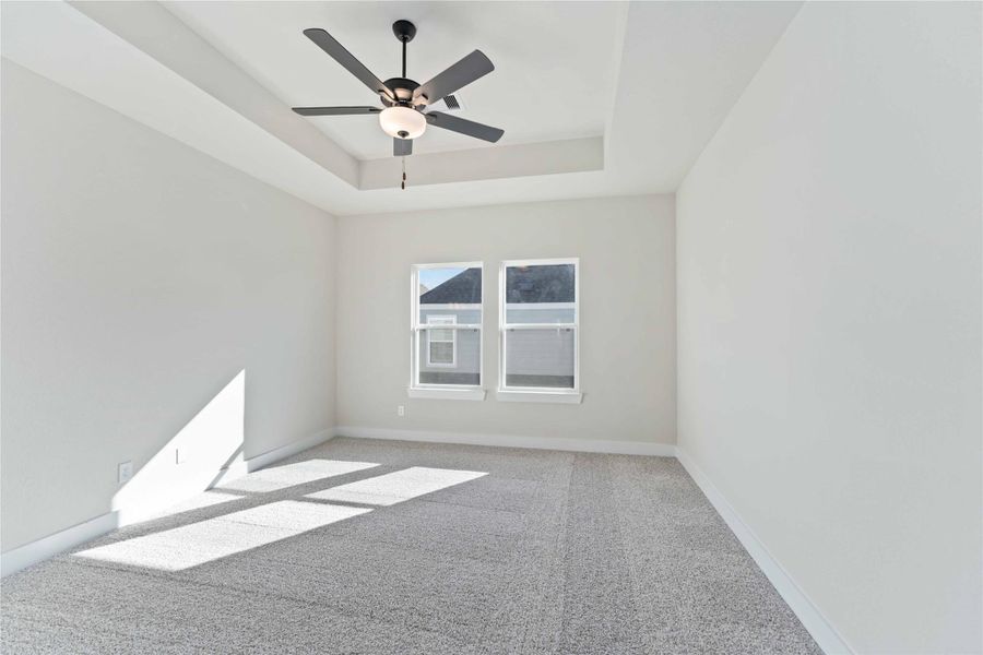 Spacious, unfurnished interior of a new home in Alicante, Houston (Image 21).