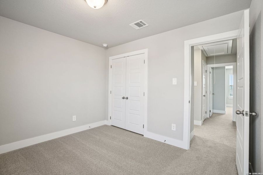 Spacious, unfurnished interior of a new home in Lark Canyon, New Braunfels (Image 20).