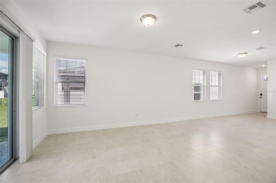 Spacious, unfurnished interior of a new home in Cyrene at Minneola, Minneola (Image 17).