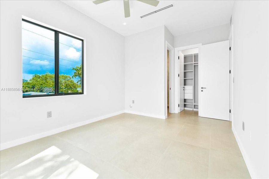 Spacious, unfurnished interior of a new home in , Miami (Image 18).