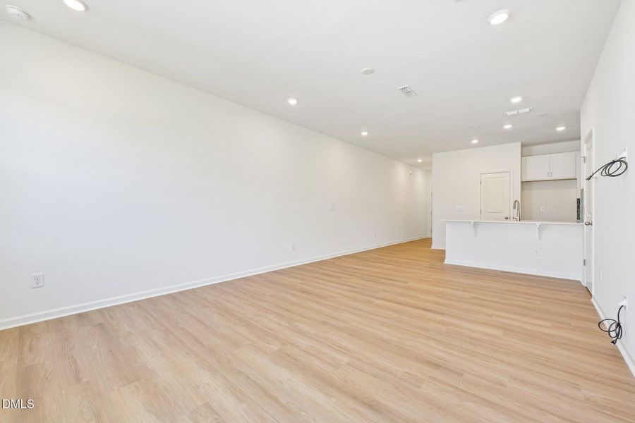 8-web-or-mls-Glen Lyon Drive-S2204-008
