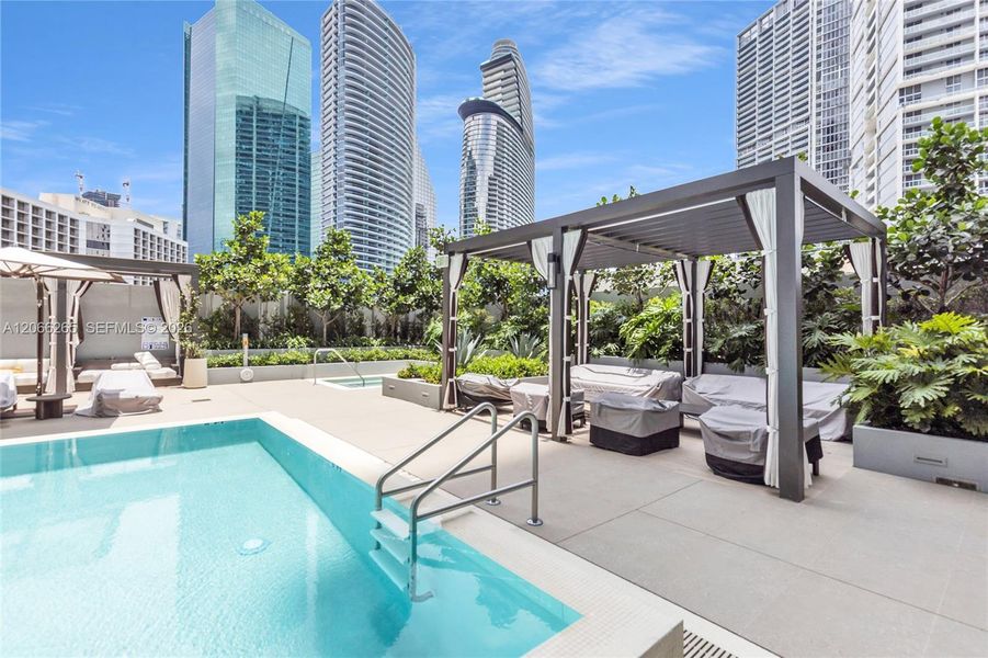 Condo located in Miami, FL showcasing its design and architecture (Image 25).