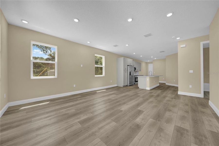 Spacious, unfurnished interior of a new home in , Winter Garden (Image 25).