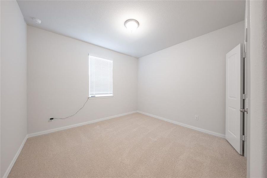 Spacious, unfurnished interior of a new home in Lake Pointe: Lake Pointe at Paloma Creek, Little Elm (Image 26).