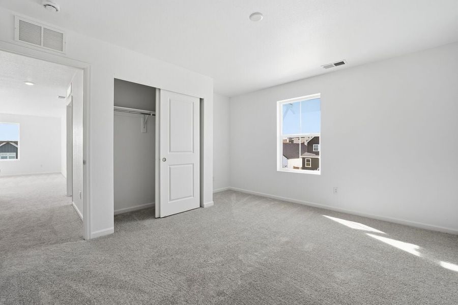 Spacious, unfurnished interior of a new home in Trailstone, Arvada (Image 20).