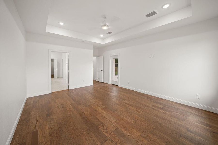 Spacious, unfurnished interior of a new home in , Tyler (Image 27).