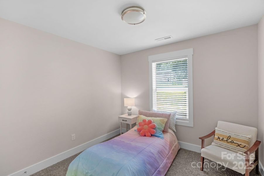 Bed 1 is 13'10"x10'4"