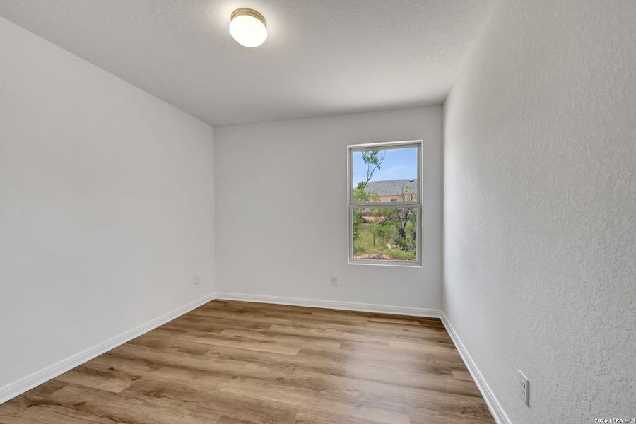 Spacious, unfurnished interior of a new home in Chaparral Ranch, Floresville (Image 16).