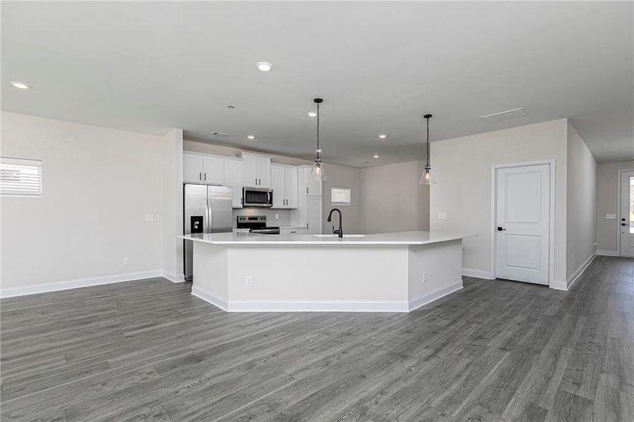 Spacious, unfurnished interior of a new home in Mount Tabor Pointe, Dallas (Image 11).