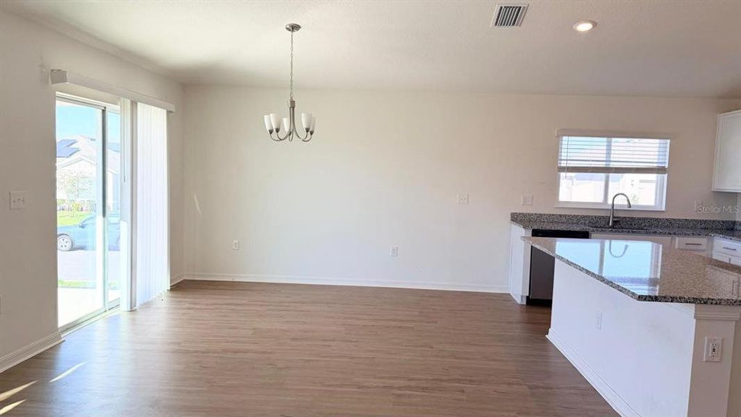 Spacious, unfurnished interior of a new home in Lake Lucerne, Winter Haven (Image 16).