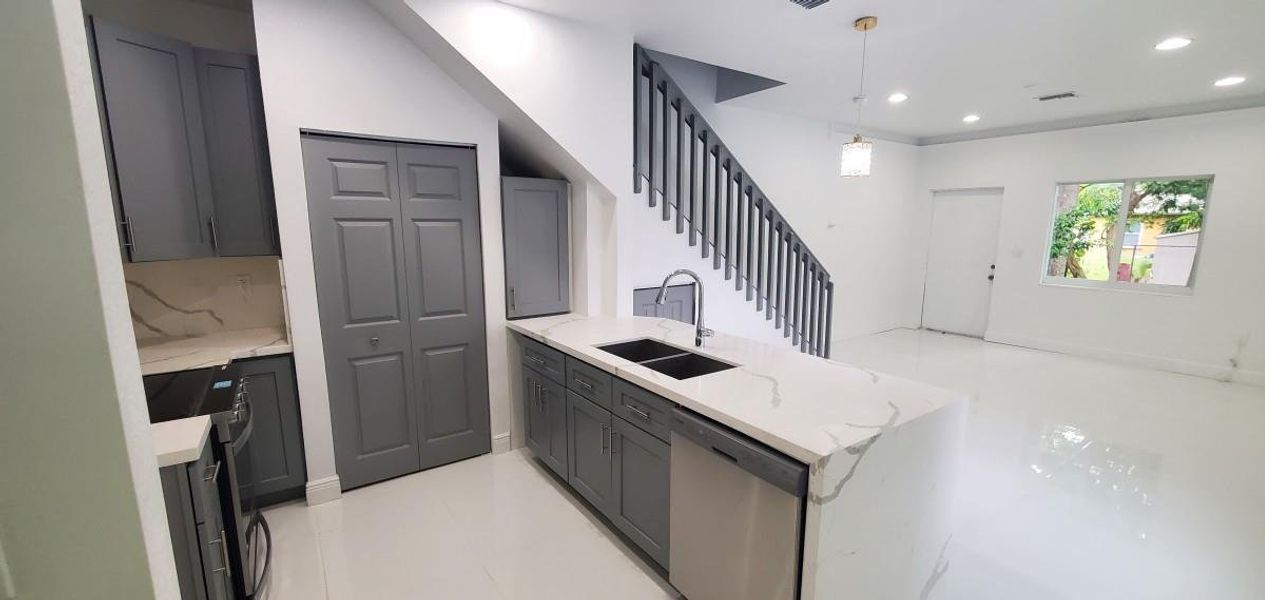 Furnished interior view inside a new home in , Fort Lauderdale (Image 4). Furnished interior view inside a new home in , Fort Lauderdale (Image 4).