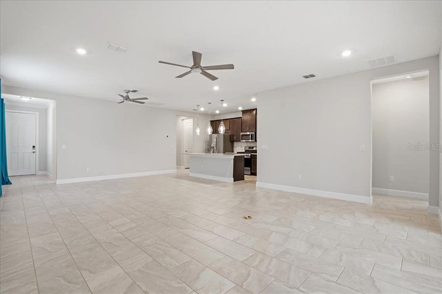 Spacious, unfurnished interior of a new home in , Palmetto (Image 22).