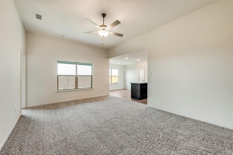 Spacious, unfurnished interior of a new home in Logan Square, Fort Worth (Image 7).