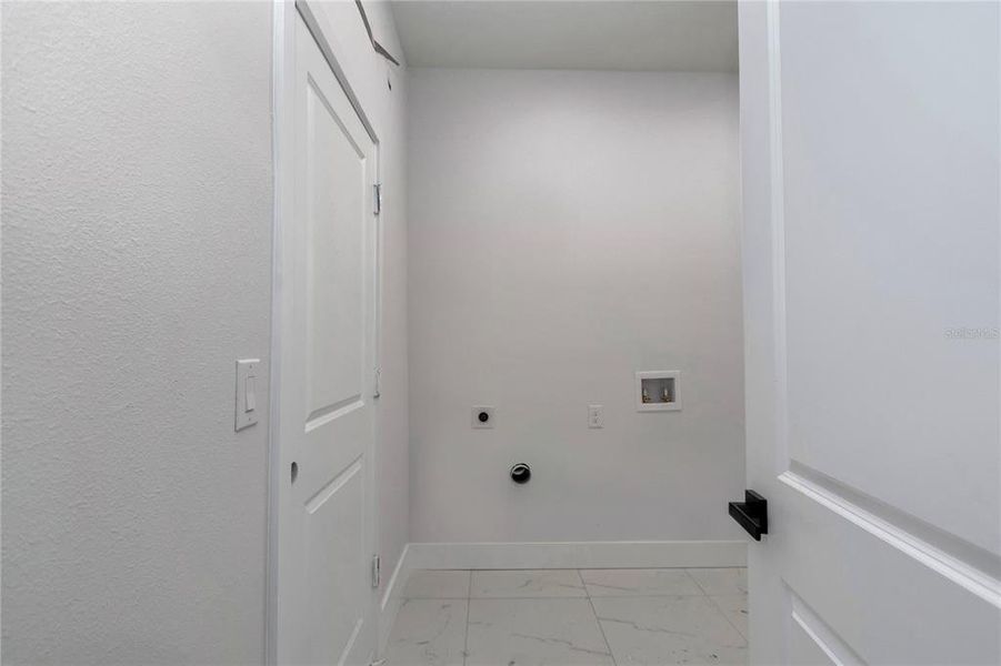 Spacious, unfurnished interior of a new home in , Ocala (Image 13).