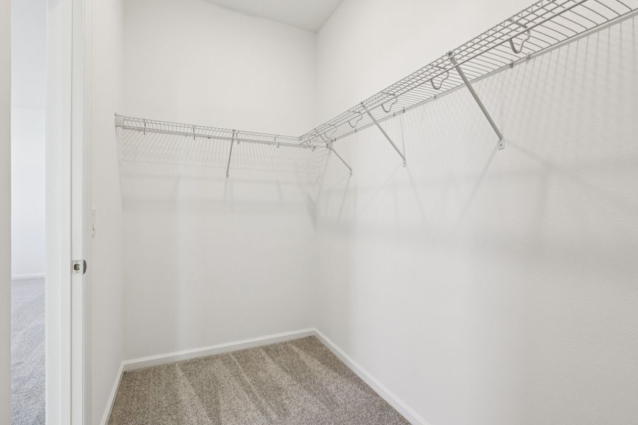 Spacious, unfurnished interior of a new home in St. Johns Preserve, Palm Bay (Image 7).