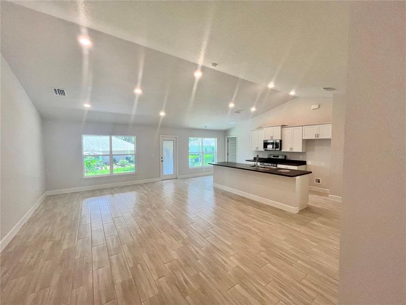 Spacious, unfurnished interior of a new home in Orange Blossom Hills, Summerfield (Image 5).