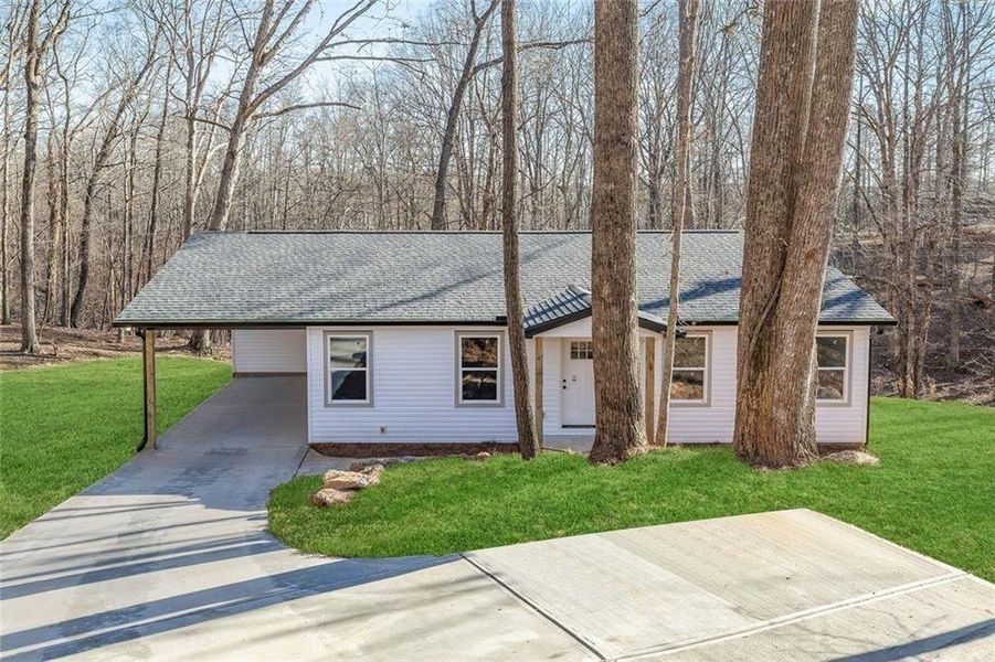 Exterior details and patio area of a home in , Gainesville (Image 13).