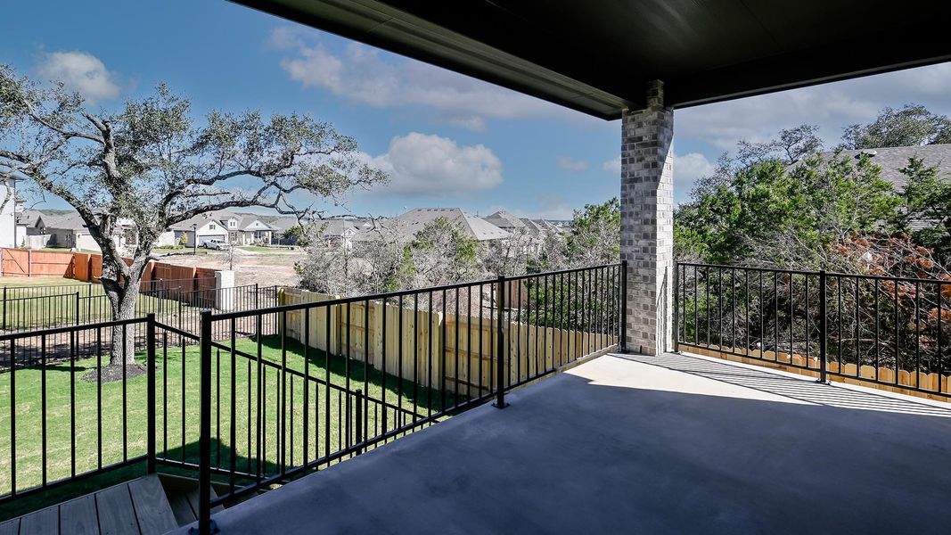 Exterior details and patio area of a home in La Cima, San Marcos (Image 3).