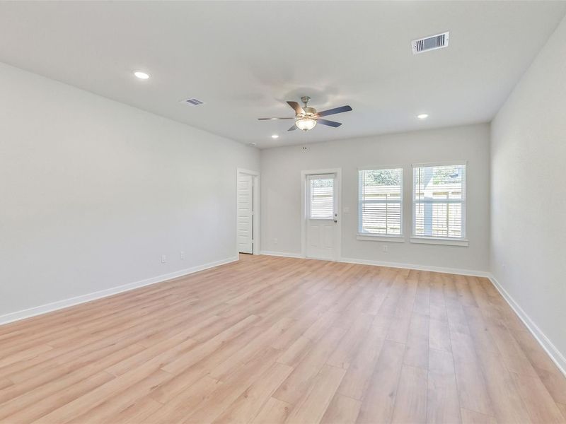 Spacious, unfurnished interior of a new home in Lakes at Black Oak, Magnolia (Image 13).