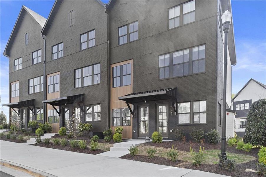 Condo located in Alpharetta, GA showcasing its design and architecture (Image 5).