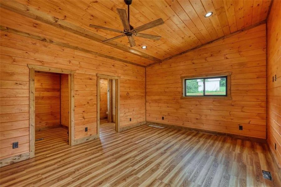 Spacious, unfurnished interior of a new home in , Blue Ridge (Image 25).