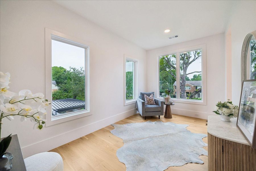 Sitting area or private office area connected to the primary bedroom. Sitting area or private office area connected to the primary bedroom.