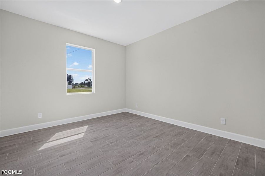 Spacious, unfurnished interior of a new home in Cape Coral, Cape Coral (Image 20).