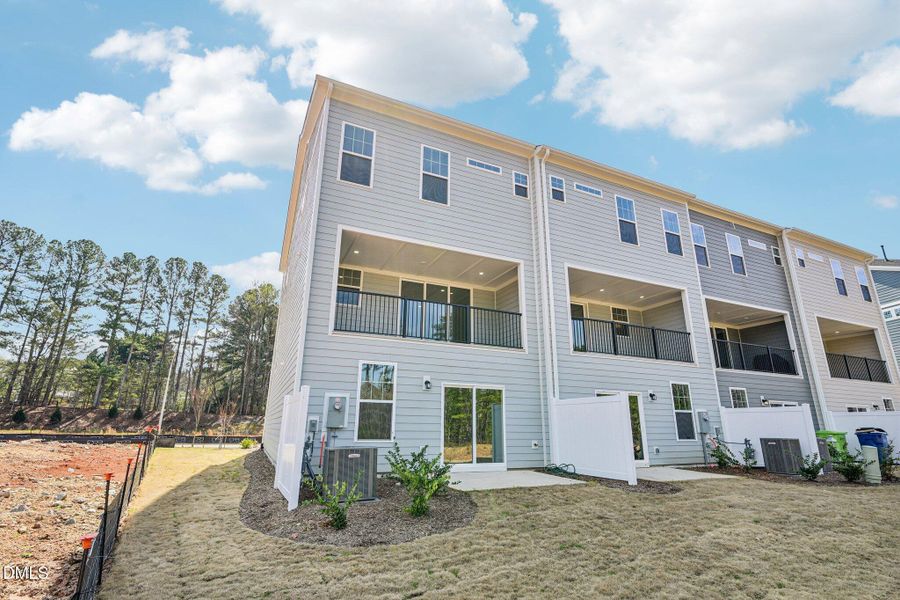 51-web-or-mls-Dunzo Dr-S1203-051