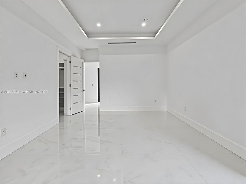 Spacious, unfurnished interior of a new home in , Miami (Image 17).