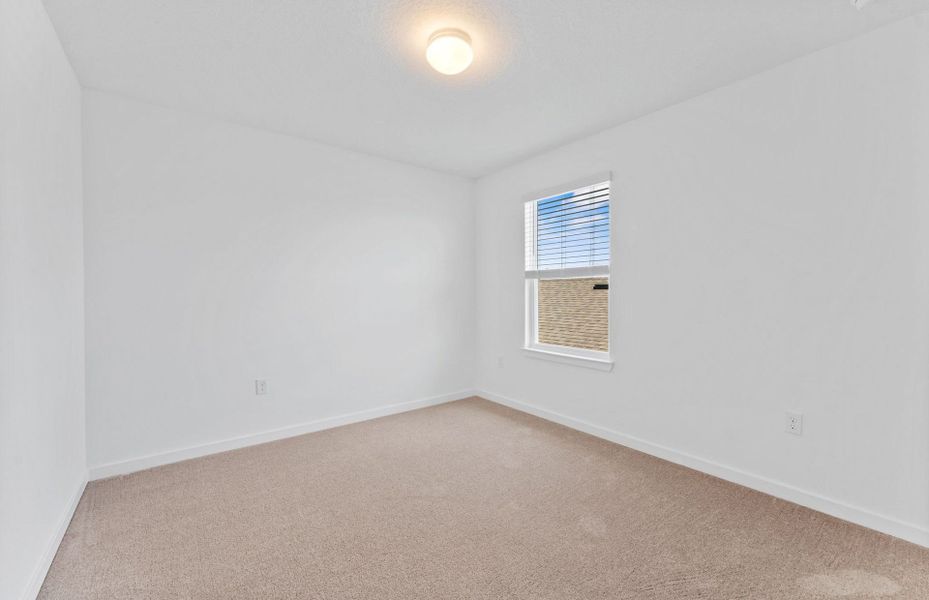 Spacious, unfurnished interior of a new home in Pioneer Ranch, Ocala (Image 17).