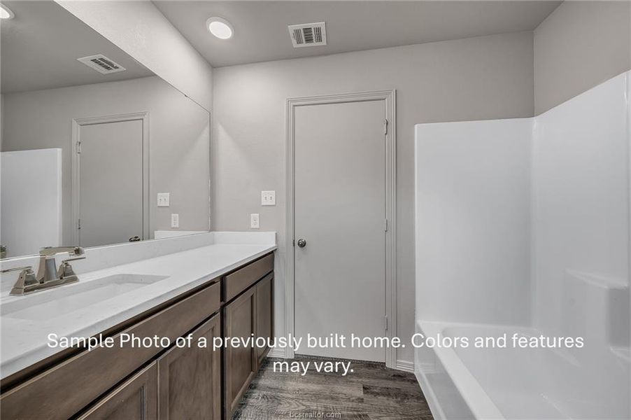 **Photos are sample photos of similar plan. Colors and features might vary**