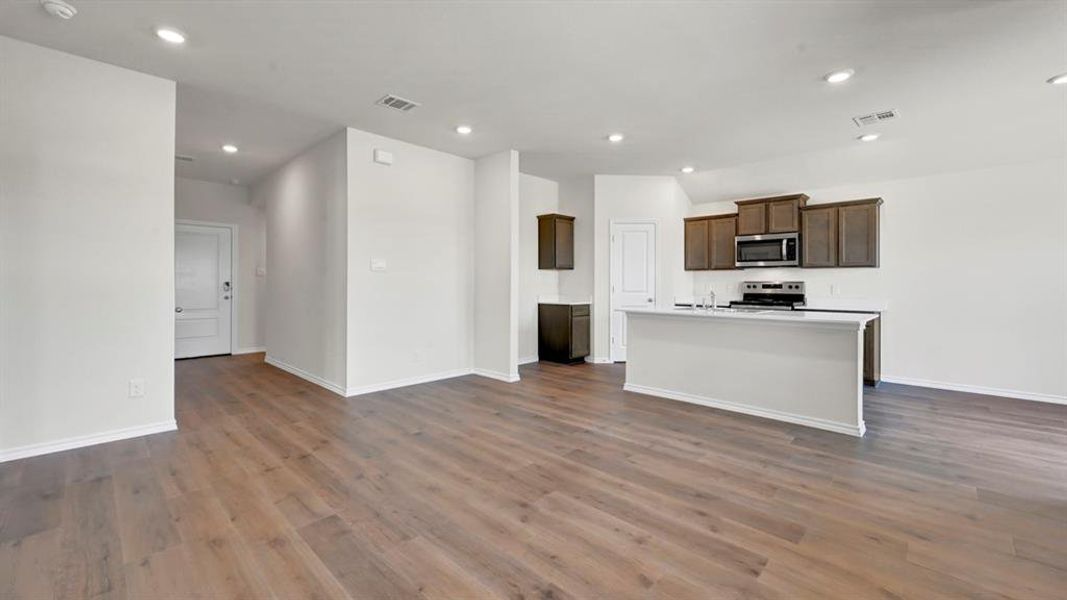 Spacious, unfurnished interior of a new home in Riverfield, Josephine (Image 29).