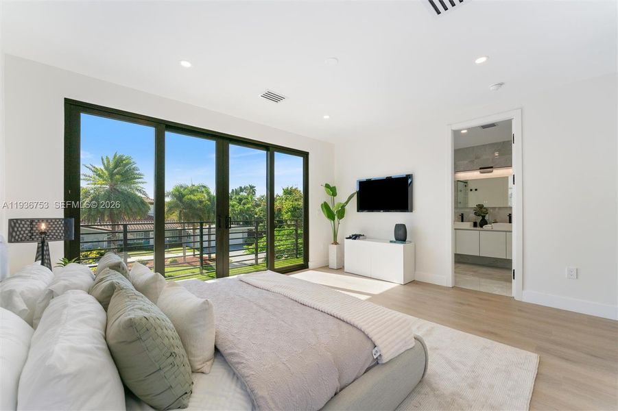 Furnished interior view inside a new home in , Fort Lauderdale (Image 7).