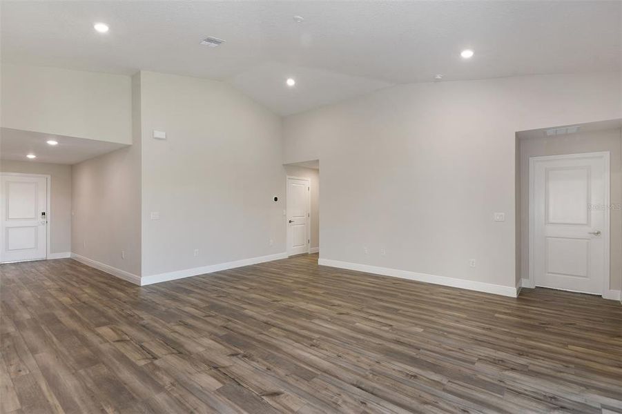 Spacious, unfurnished interior of a new home in Cherrywood Preserve, Ocala (Image 18).