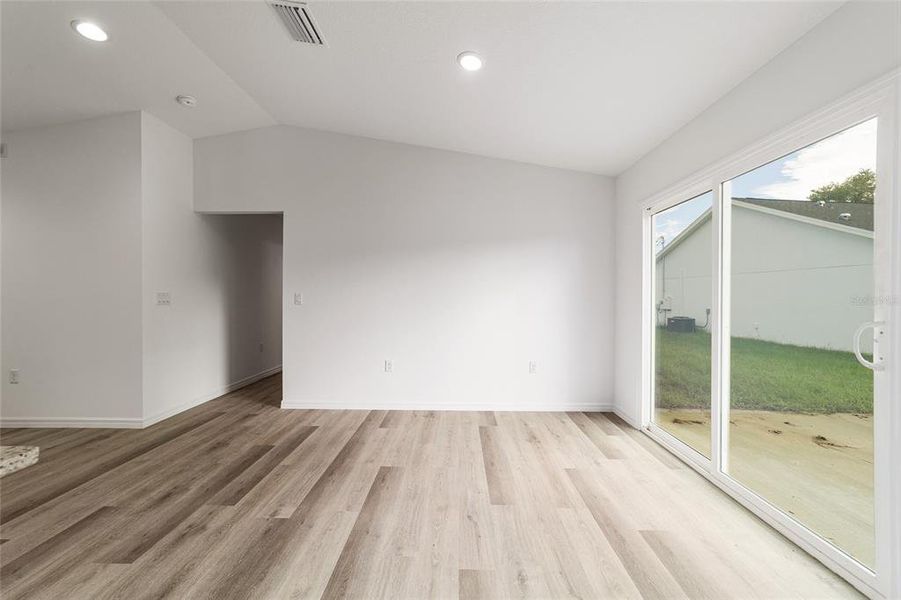Spacious, unfurnished interior of a new home in , Silver Springs (Image 32).