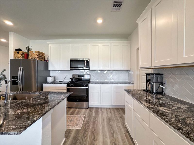 Furnished interior view inside a new home in Marlow Lake, Texas City (Image 17).