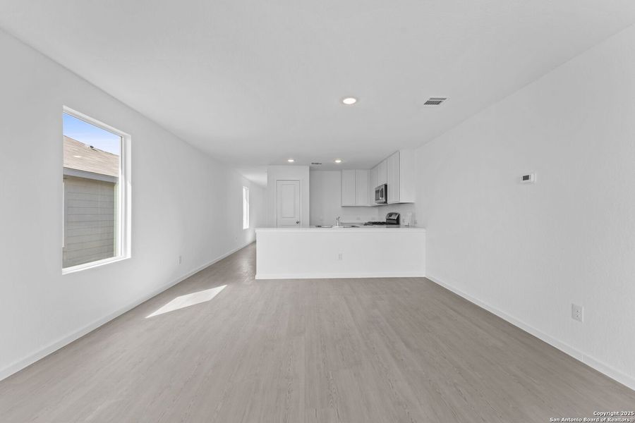 Spacious, unfurnished interior of a new home in , New Braunfels (Image 18).