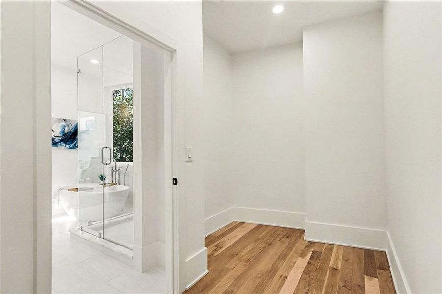 Spacious, unfurnished interior of a new home in , Atlanta (Image 25). Spacious, unfurnished interior of a new home in , Atlanta (Image 25).