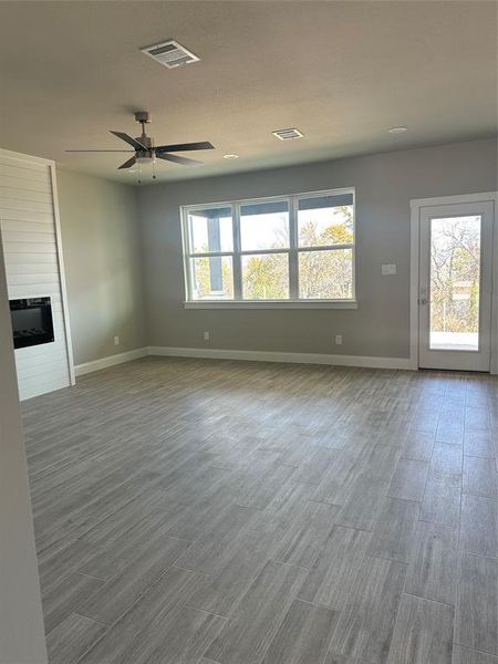Spacious, unfurnished interior of a new home in , Dallas (Image 11).