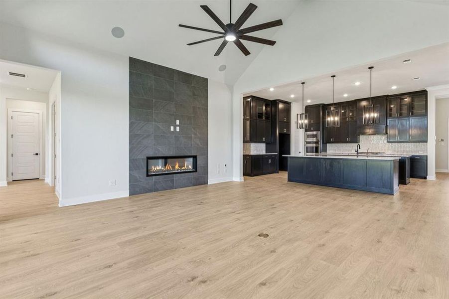 9-2119Verona_009 9-2119Verona_009