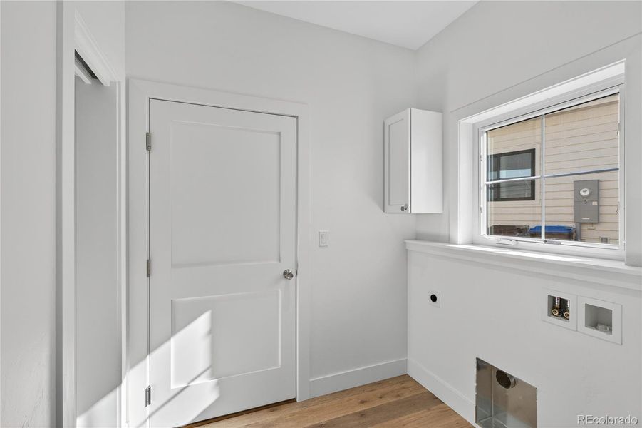 Spacious, unfurnished interior of a new home in , Silt (Image 18).