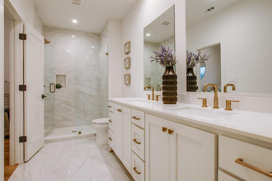 Furnished interior view inside a new home in , Dallas (Image 19).